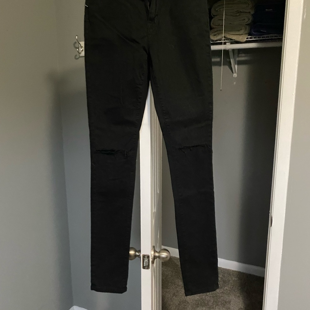 BDG knee ripped black skinny jeans